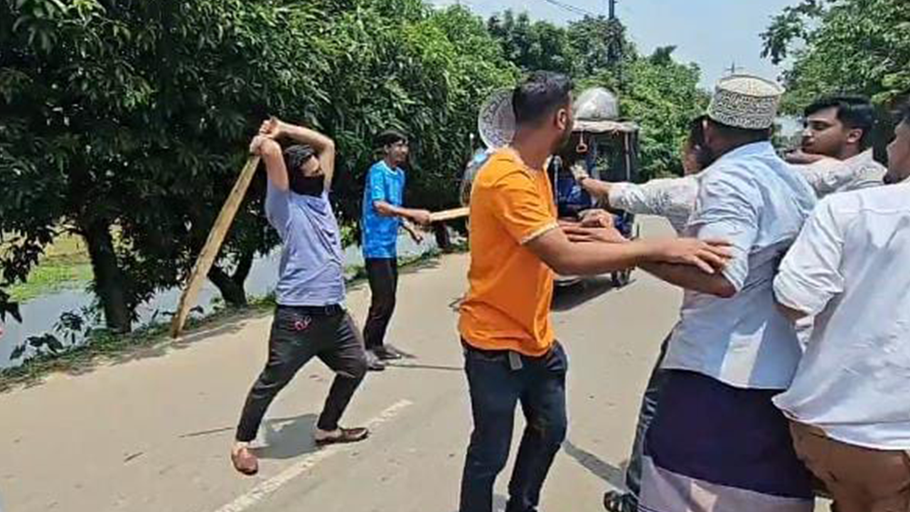 ইউএনও’র অপসারণ দাবিতে বিক্ষোভ, বিএনপি সমর্থকদের হামলা